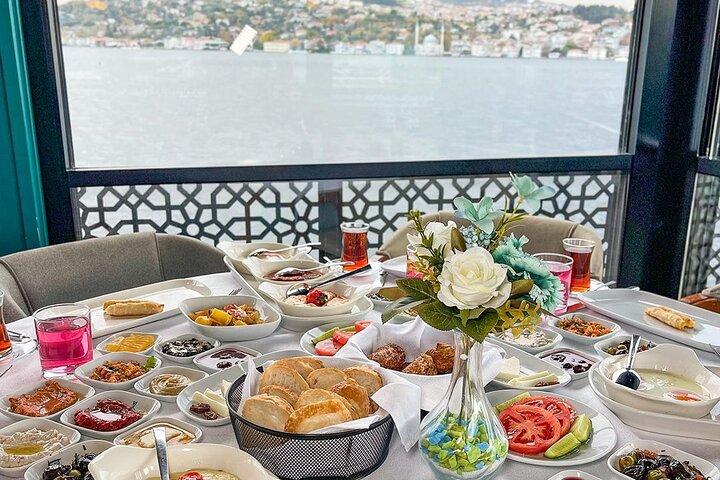 Bosphorus Breakfast Cruise With Live Music