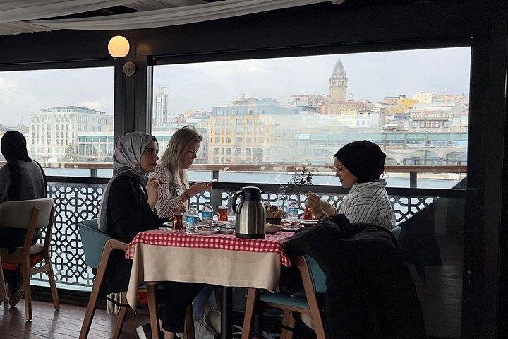 Bosphorus Breakfast Cruise With Live Music