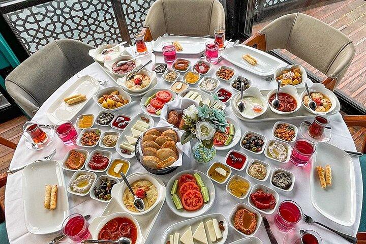 Bosphorus Breakfast Cruise With Live Music