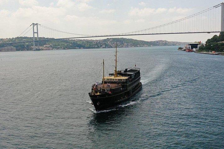 Bosphorus Breakfast Cruise With Live Music