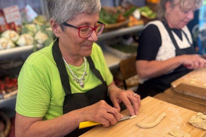 Lezione di cucina da un fruttivendolo nel cuore di Brindisi