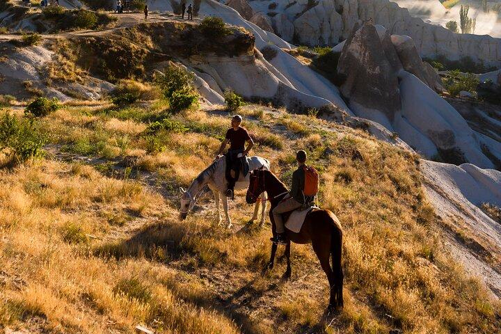 Cappadocia Horse Riding Tour: Hidden Valleys & Chimneys de Fadas