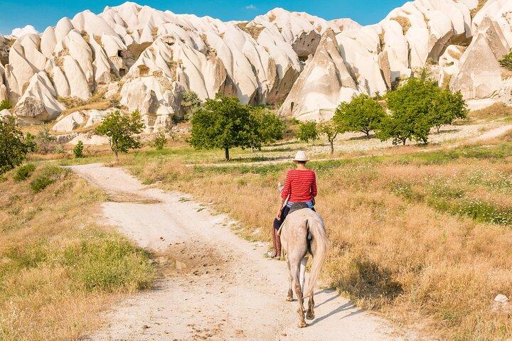 Cappadocia Horse Riding Tour: Hidden Valleys & Chimneys de Fadas