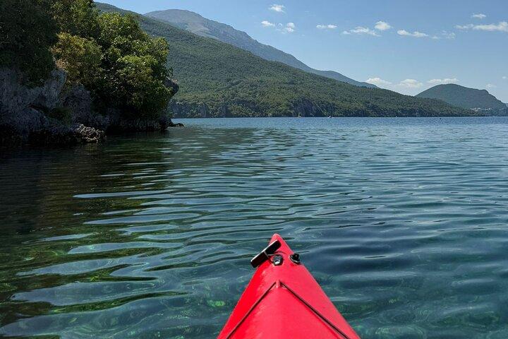 Kayak sul lago di Ohrid con spiaggia e pranzo barbecue