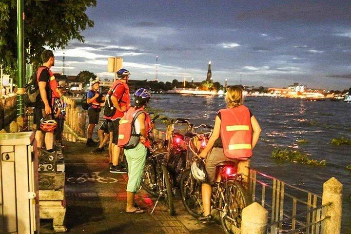バンコク・シティ・カルチャー・バイクツアー（ローカルマーケットとランチ付き）