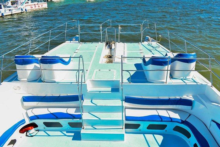 Infinity Catamaran Blast Hip Hop