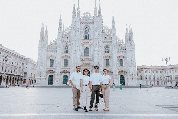 Private Photo Session with a Local Photographer in Milan