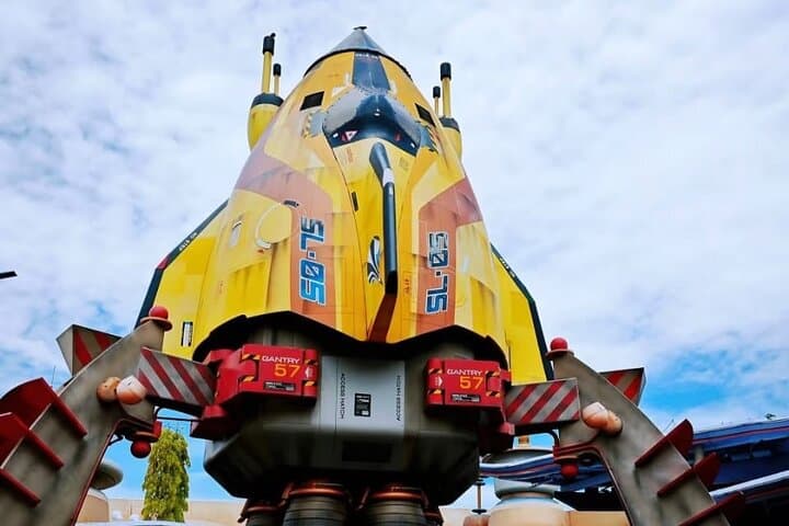 A One-Way Hotel Pick-Up Transfer to Hong Kong Disneyland