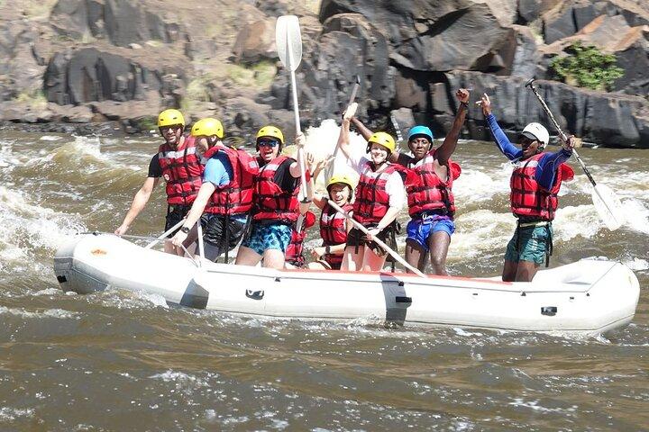 Avventura di rafting in acque bianche sul fiume Zambesi