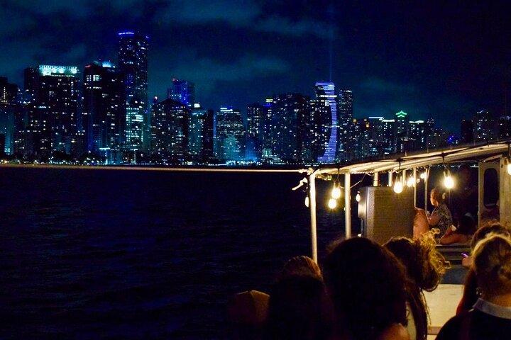 Top bewertet Miami Night Skyline Cruise mit Open Bar