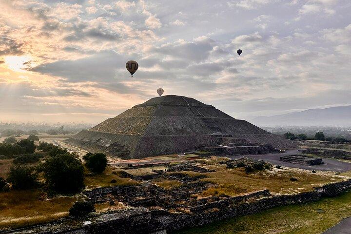Vuelo en Globo en Teotihuacán desde Ciudad de México / Volare