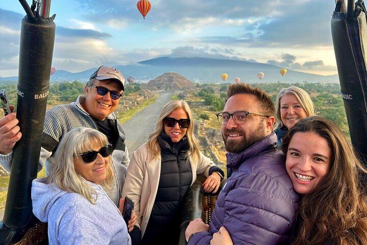 Vuelo en Globo en Teotihuacán desde Ciudad de México / Volare