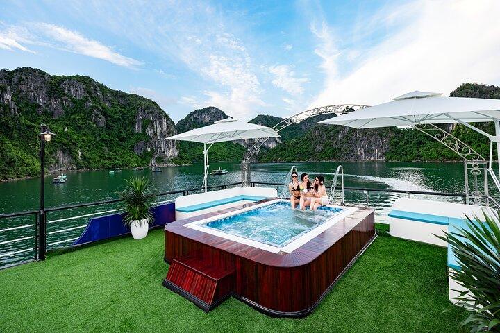 Halong 5star Cruise Day Trip: Almoço buffet, jacuzzi e caiaque