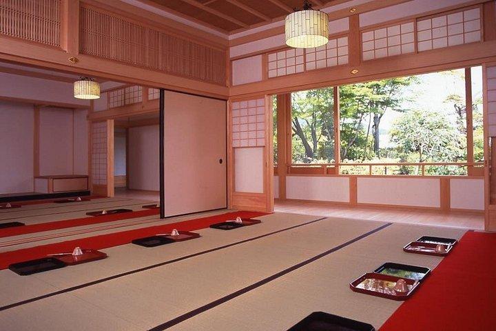 京都嵐山半日、寺院でランチ付きプライベートツアー