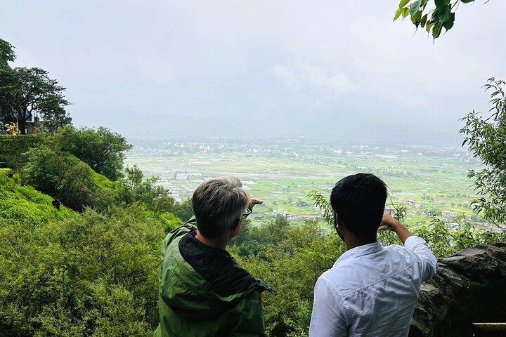 ムンバイからロナバラの遺産とヒルステーションアドベンチャーツアー