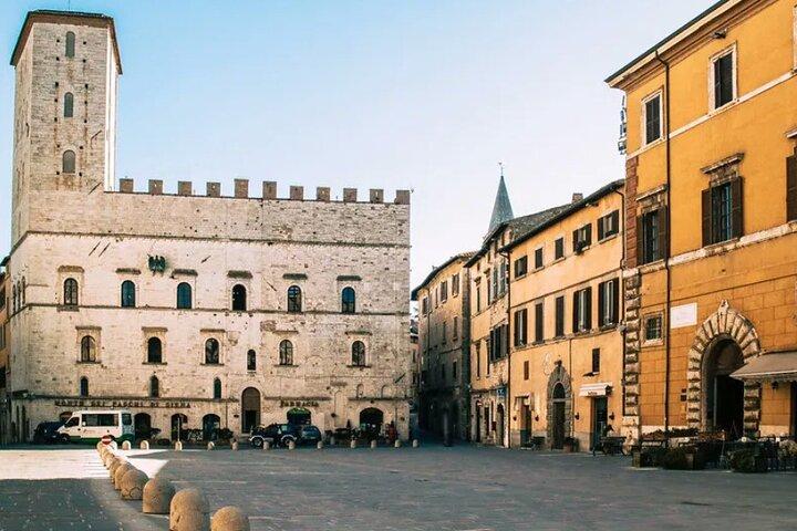 Umbría, tour de un día completo desde Roma a Todi, Asís y cata de vinos