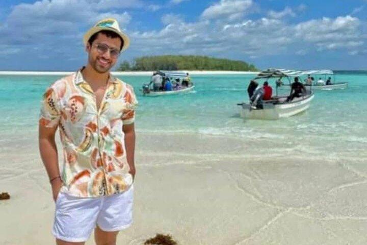 Snorkel i krystalvandene i Zanzibar