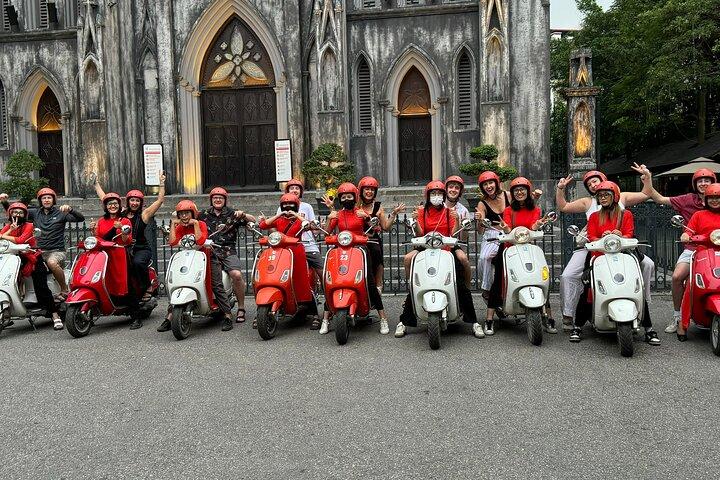 Riders Femininas Vespa Night Street Food + Trem Street food 4 Horas