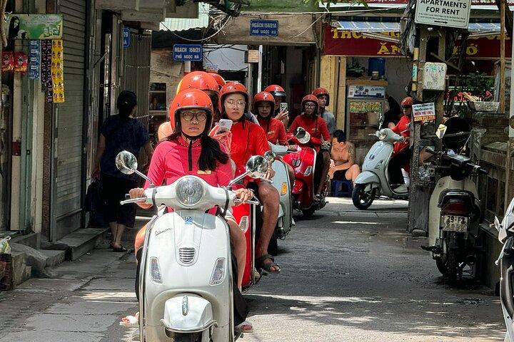 女性アオザイライダーと行くハノイベスパ田舎ツアー半日