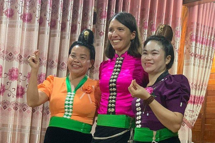 Smag på Dien Bien Phu Night Food Tour på motorcykel