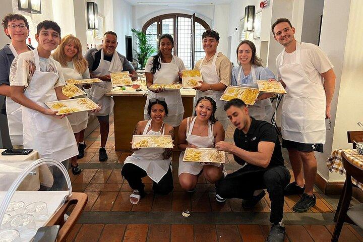 Clase de preparación de pasta auténtica en Florencia con un chef local