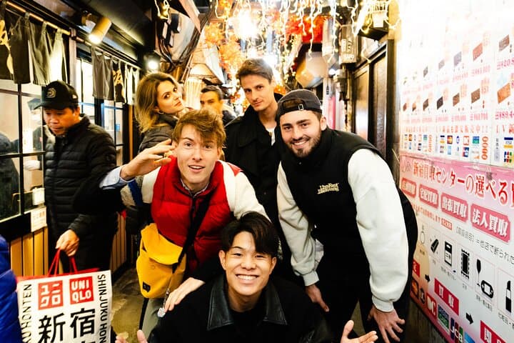 Tokyo: Shinjuku Local Bar Hopping Walking Tour