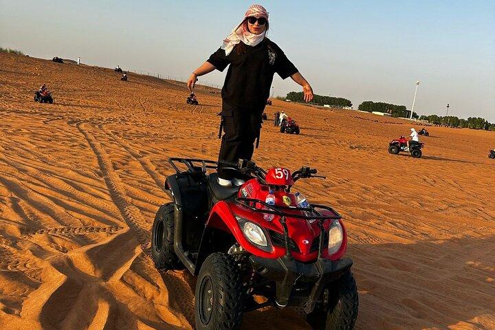 Safari nel deserto di Dubai con cena barbecue, giro in cammello e dune Bashing