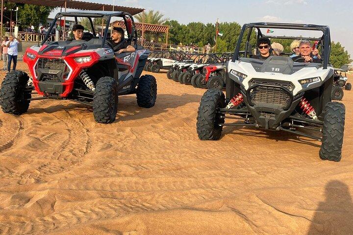 Dubai Wüstensafari mit Grillabendessen, Kamelreiten & Dünenbashing