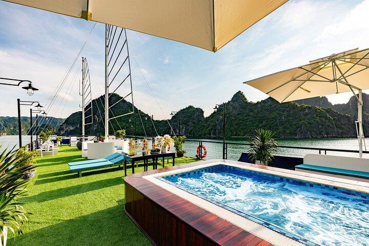 BEST Seler - Halong Luxury Day Trip : クルーズ、ビュッフェ＆ジャグジー