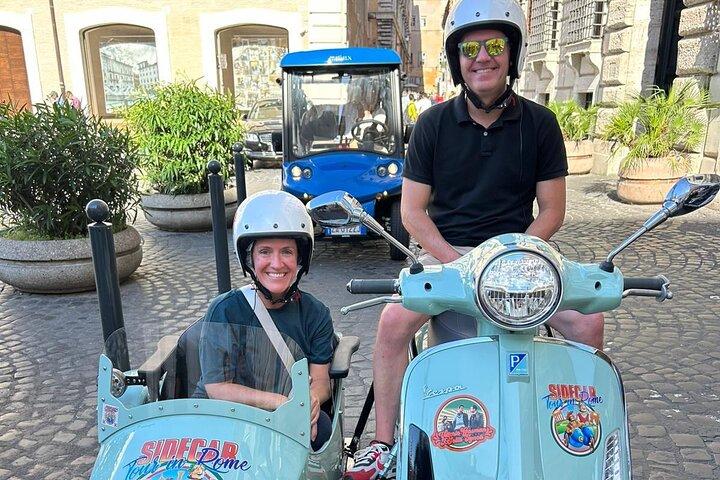 Explora Roma como Emily en una aventura en vespa vintage