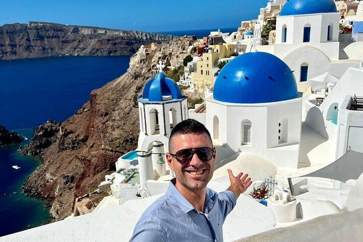 Private Customizable Santorini Tour with Local Driver-Guide