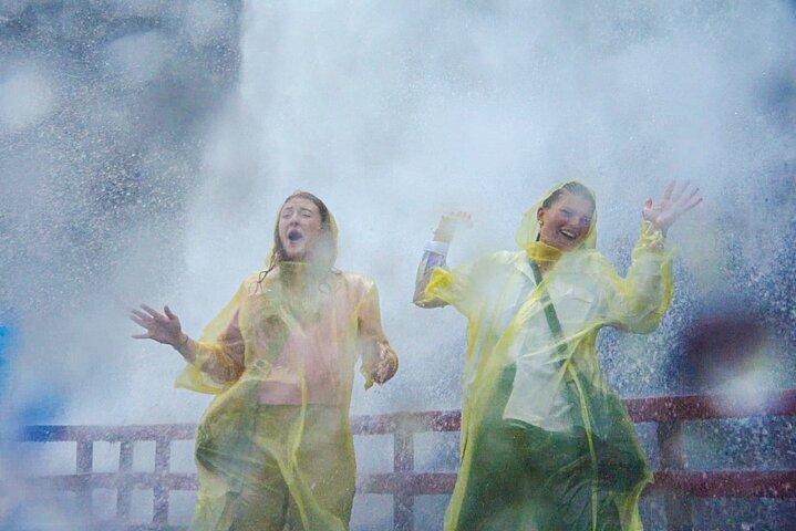 ナイアガラの滝アメリカ：霧のメイドと風の洞窟ツアー