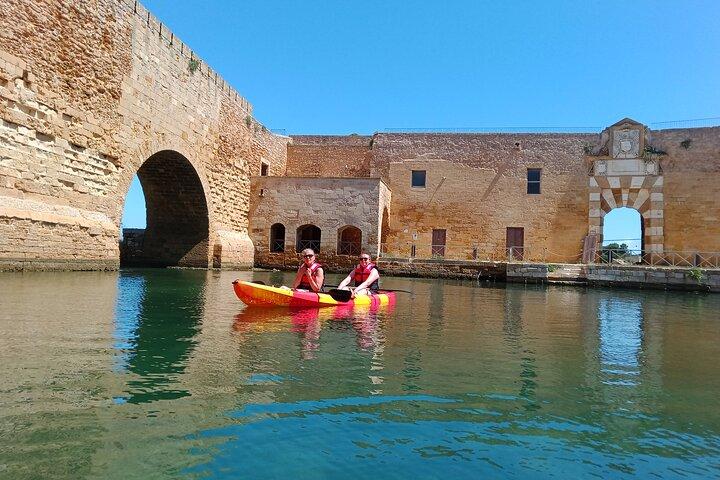 Kajak met gids in de baai van Brindisi