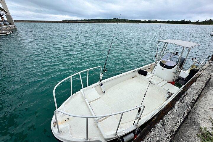 Île d'Ishigaki - Expérience de pêche sur un petit bateau privé - venez les mains vides !Attrape un poisson !Allons manger !~ [Cours d'une journée]