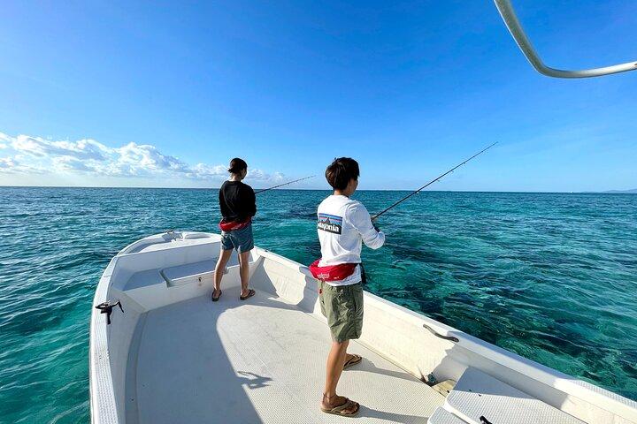 Île d'Ishigaki - Expérience de pêche sur un petit bateau privé - venez les mains vides !Attrape un poisson !Allons manger !~ [Cours d'une journée]