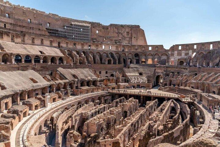 Scopri un tour del Colosseo Esperienza condivisa nell'antica Roma Italia