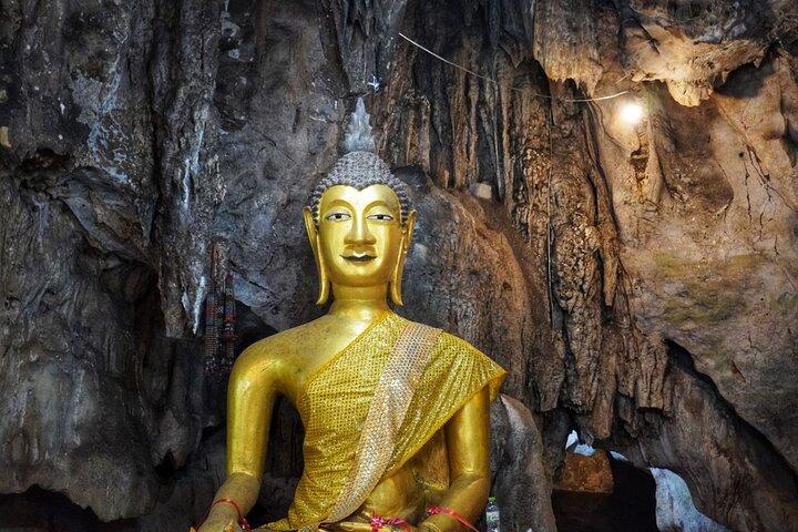 Tour in bicicletta di mezza giornata a Kanchanaburi con storia e vita locale