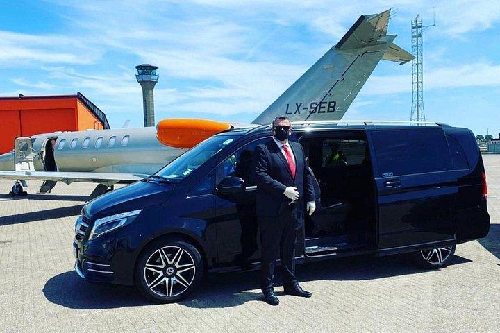 Privater Flughafentransfer Venedig mit Wassertaxi und Van