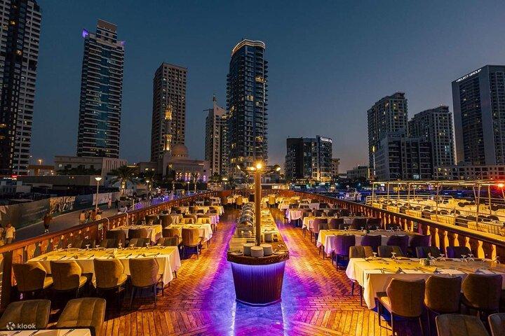 Dubai Marina Dhow Dinner Cruise con buffet e intrattenimento