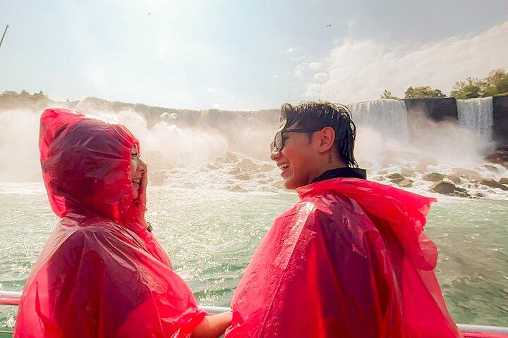 Niagarafälle Tour mit Bootsfahrt, Beleuchtungsturm und Abendessen