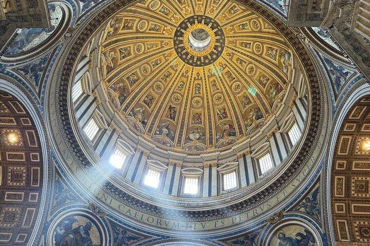 Tour della Basilica di San Pietro e Grotte con accesso alla cupola