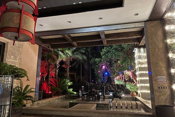 重慶贅沢温泉とマッサージ贅沢食事プライベートツアー