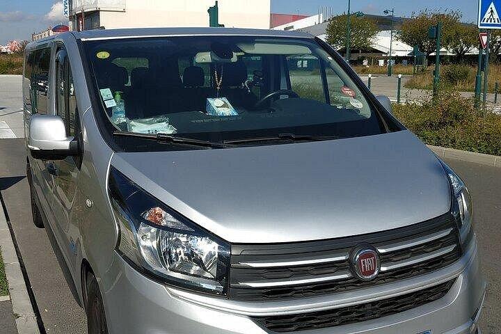 Private round trip transfer from/to Paris airports