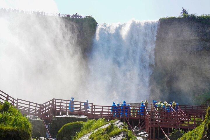 Niagara Falls Day and Night Combo plus Dinner & Feuerwerk