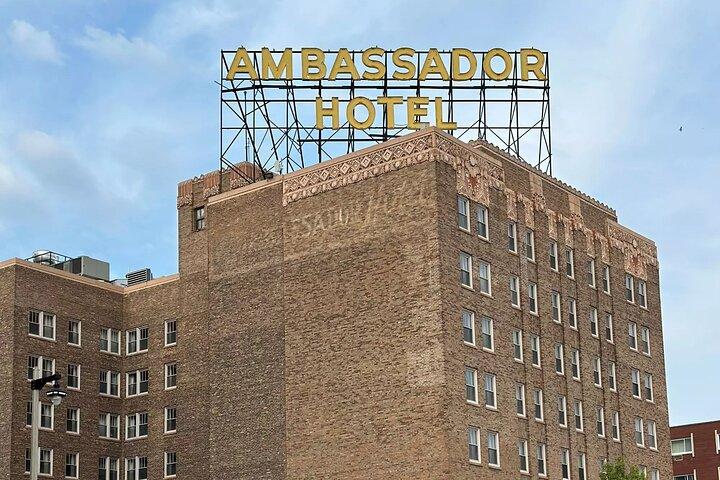 Hunting Histories: Um Tour de Áudio em Milwaukee's Wicked Westown