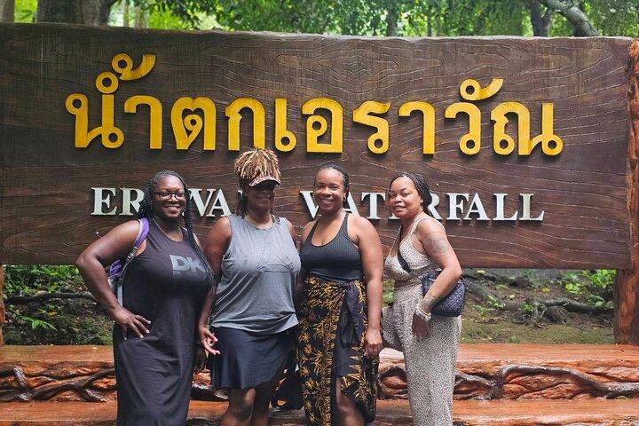 Visite privée de la cascade d'Erawan et visite en bateau à Kanchanaburi