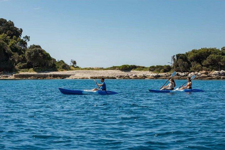 Pula Kayaking Cave, Islands and Cliffs Tour med drycker
