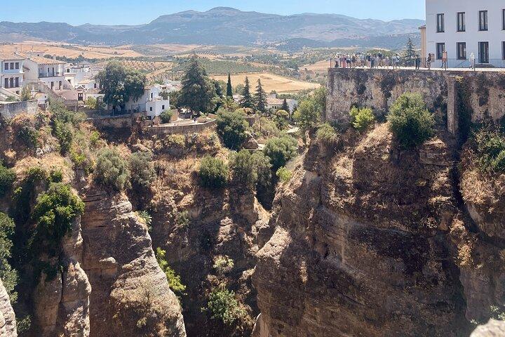 セビリア発ザハラ、セテニル、ロンダへの日帰り旅行