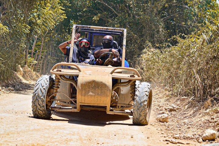Tour privato in buggy di Punta Cana: grotte, spiagge e fattoria biologica