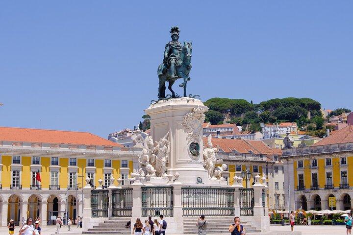 Lisbon Full Day Experience su un comodo minivan